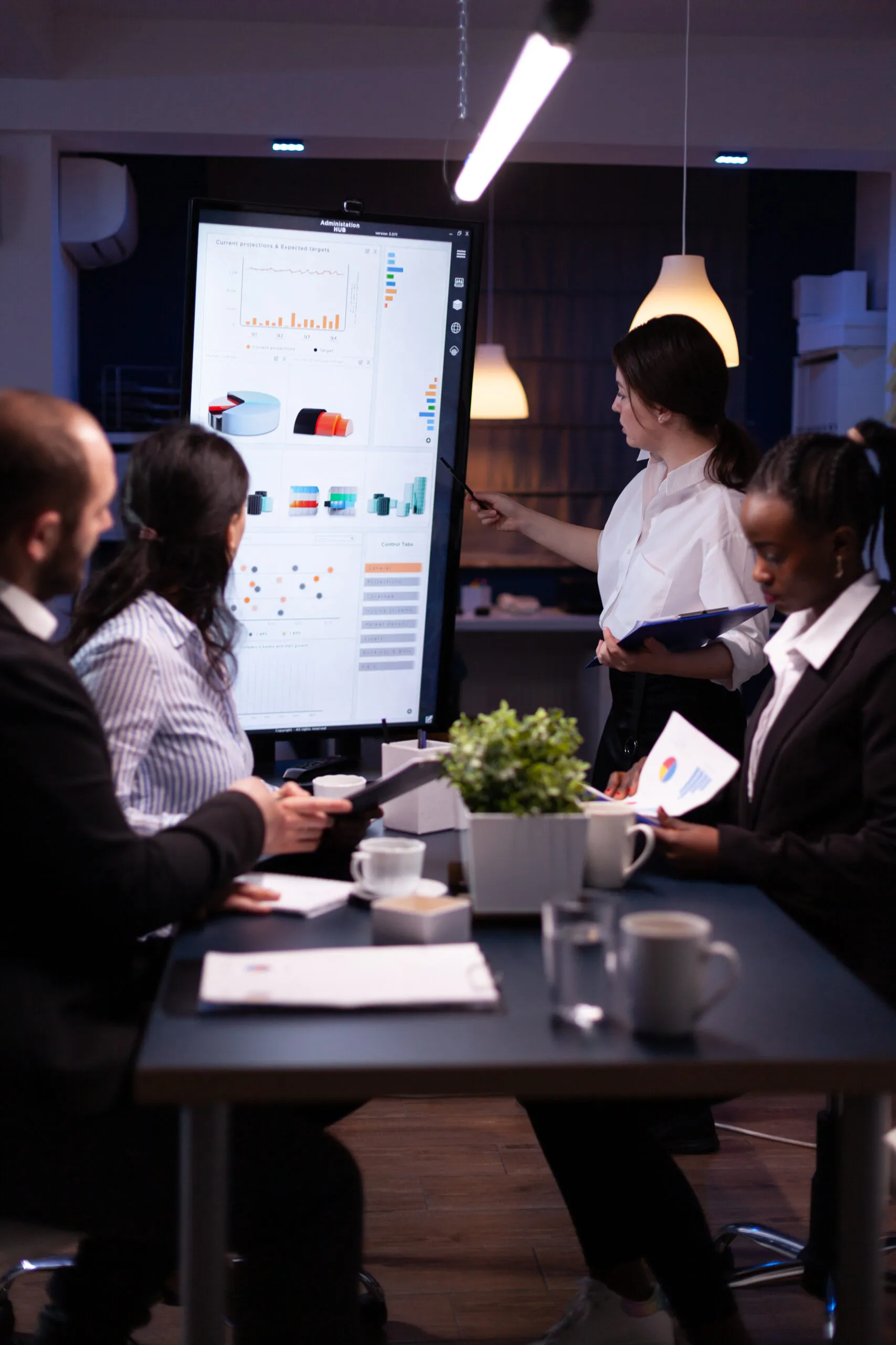 Oferecemos cursos de Inglês Geral e Business English para grupos empresariais.