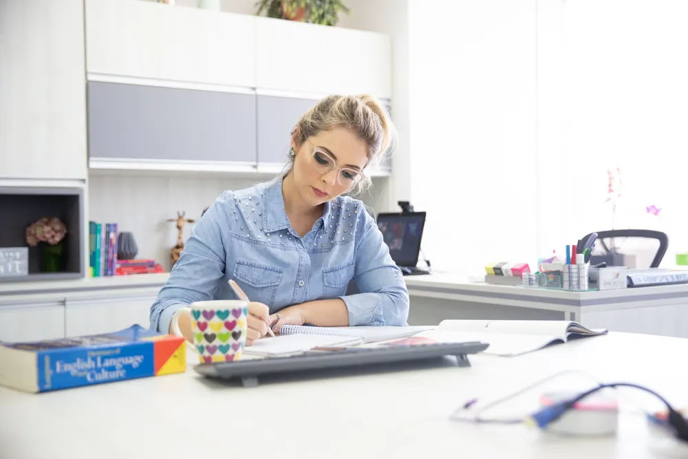 Inglês todo Santo dia é o que faltava para você finalmente conseguir colocar inglês na sua rotina, no seu dia a dia. Além das muitas aulas já disponíveis sobre todos os assuntos que você precisa pra colocar o ingles na sua rotina, você terá acesso a videos novos semanalmente